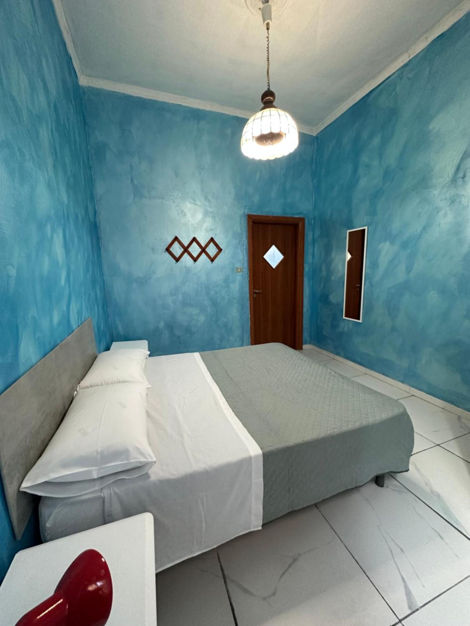 Holiday House Clara&Vincenzo Naples Extérieur photo
